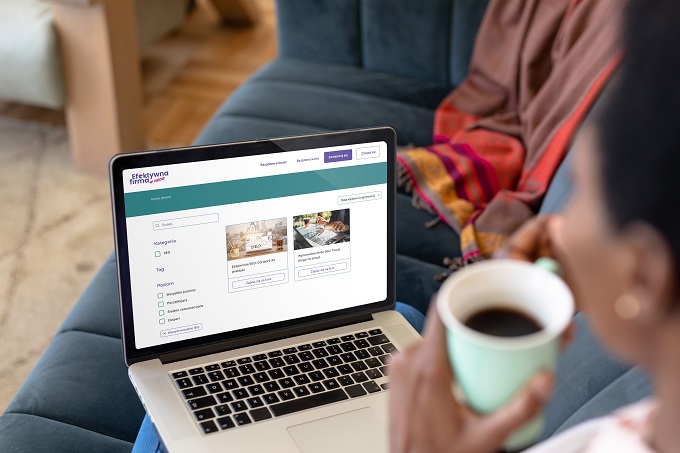 mockap-laptop-min_782